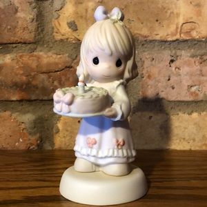 📦1997 Precious moments porcelain